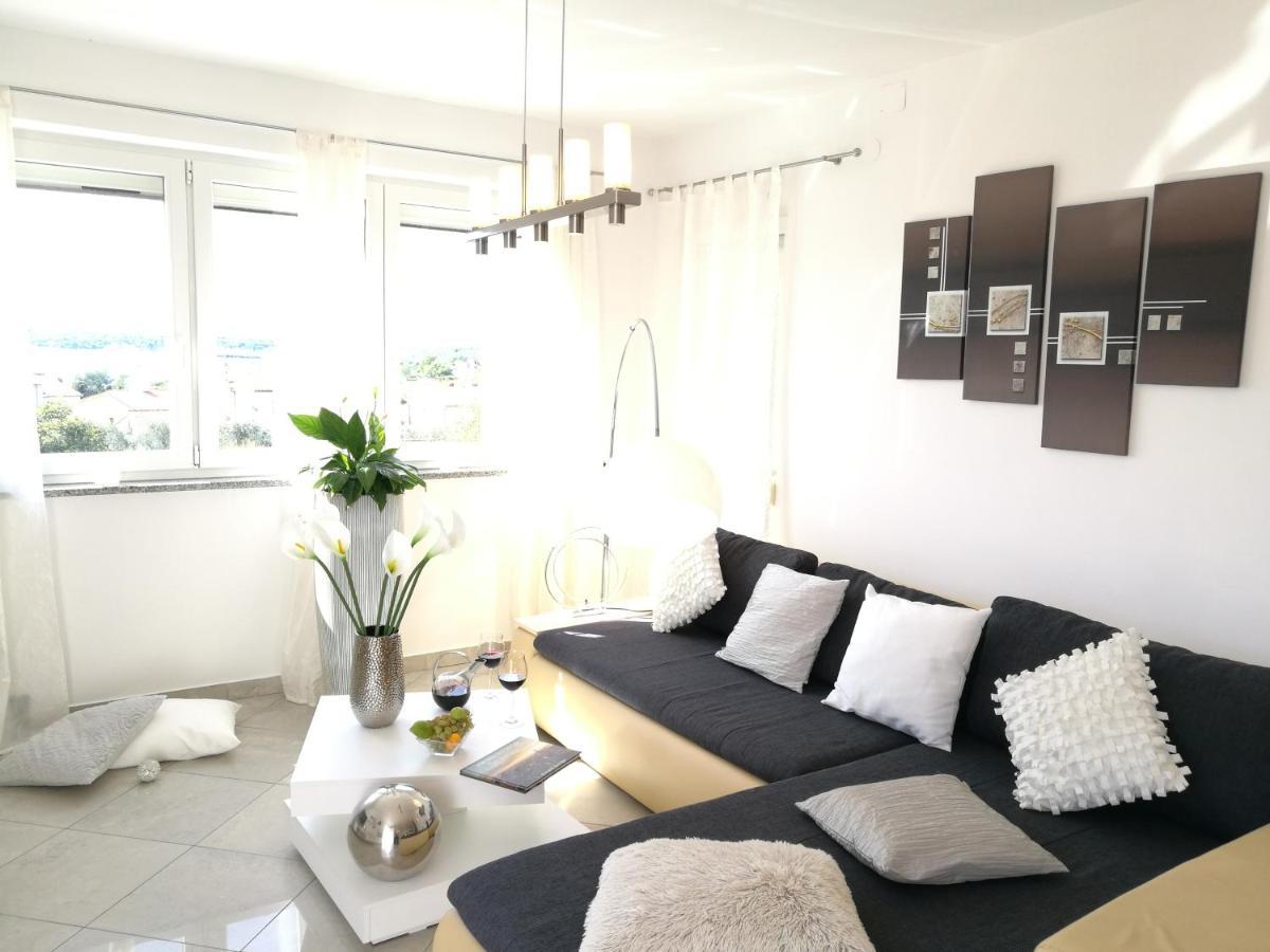Villa Meli - Apartments Mit Meerblick Medulin Zewnętrze zdjęcie