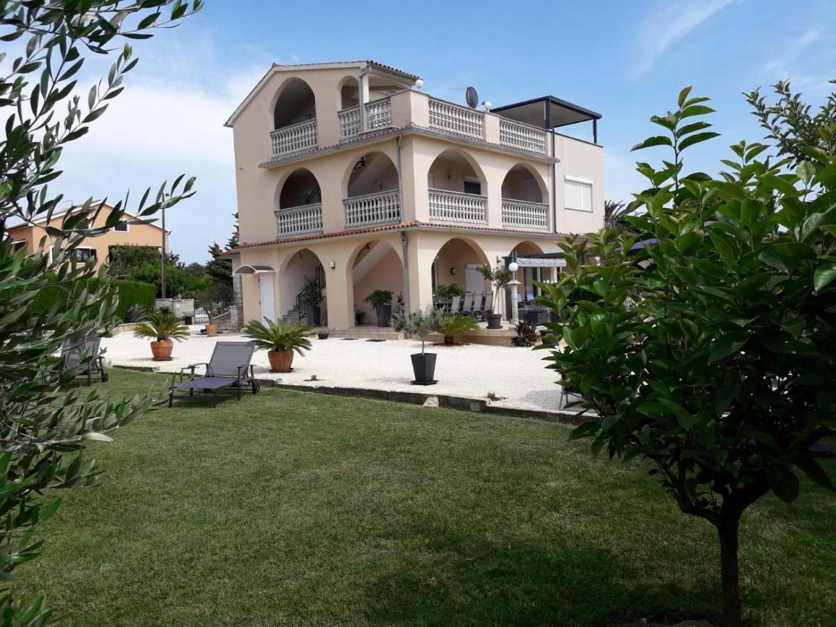 Villa Meli - Apartments Mit Meerblick Medulin Zewnętrze zdjęcie