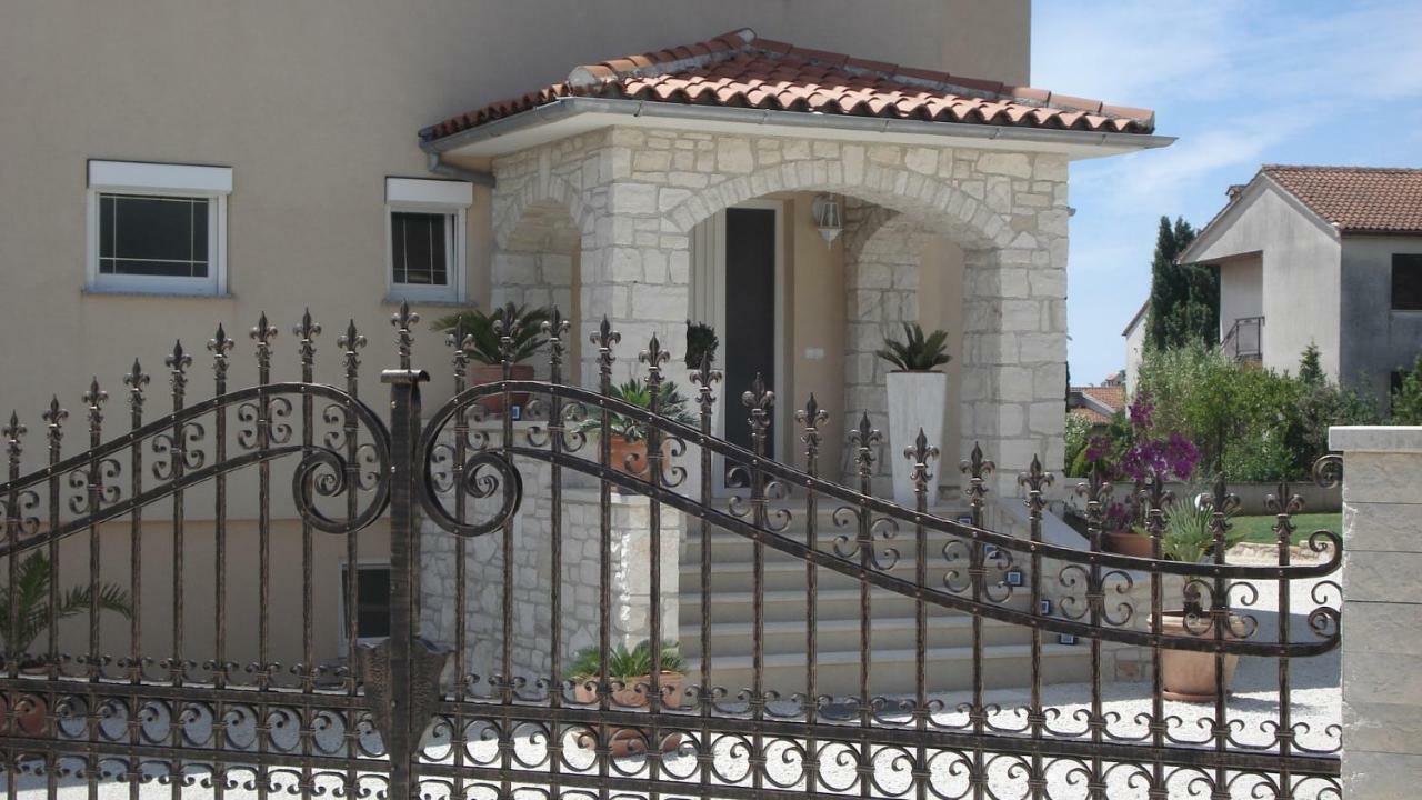 Villa Meli - Apartments Mit Meerblick Medulin Zewnętrze zdjęcie
