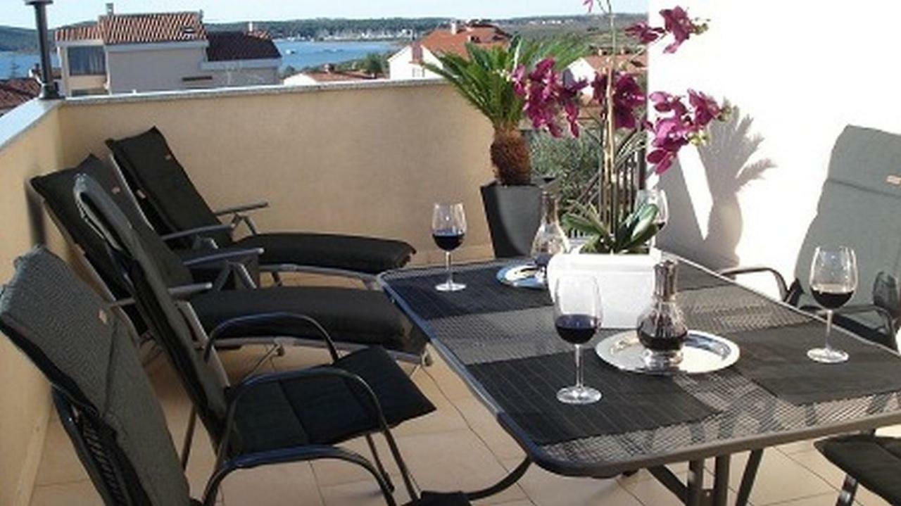 Villa Meli - Apartments Mit Meerblick Medulin Zewnętrze zdjęcie