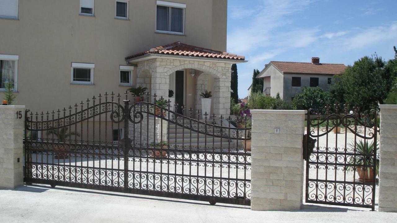 Villa Meli - Apartments Mit Meerblick Medulin Zewnętrze zdjęcie